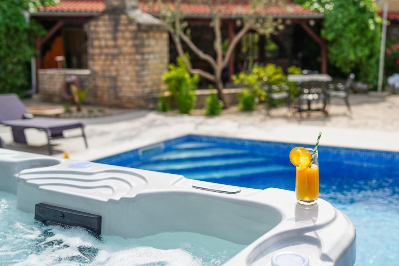 Stone Lady Holiday Home With Pool&Hot Tub,Sauna,Bbq,Garden Rasopasno Exteriér fotografie